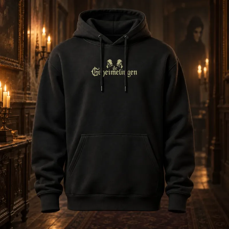 Zwarte hoodie met goudkleurig logo midden op de borst
